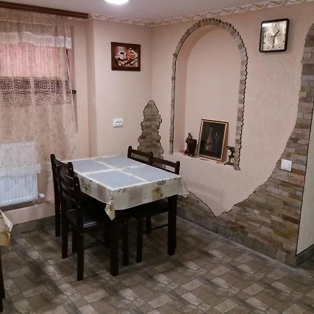 Guest House Zhanna Berehove  Esterno foto